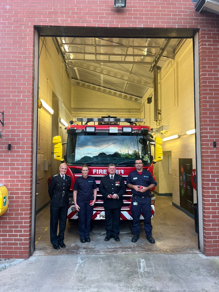 MalpasFS's tweet image. Tonight 3 members of our crew received their King’s coronation medal from our Station Manager, WM Williams, FF Spennati &amp;amp; FF Vickers 👩🏻‍🚒🎖️