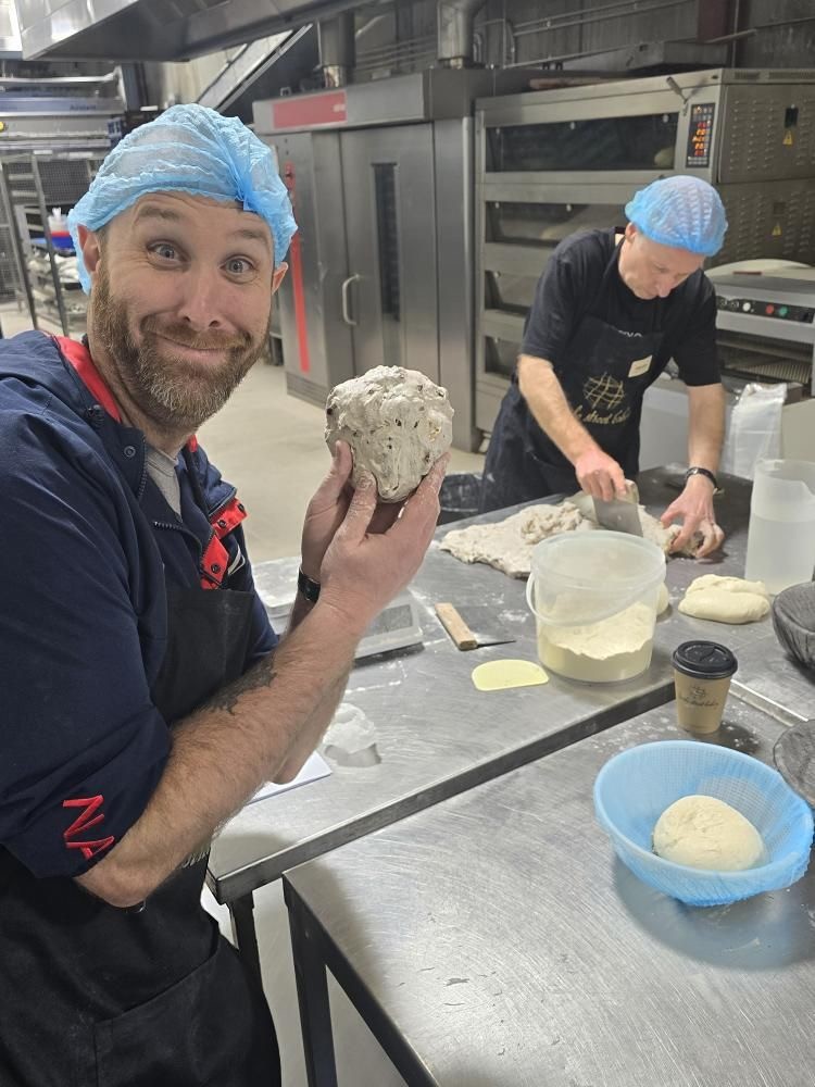 YoungEndeavour1's tweet image. Rise &amp;amp; shine legends!🥖Our incredible #YoungEndeavour Chefs rose to the occasion during a professional development course at Bourke St Bakery. After baking their ❤️'s out, some seriously epic loaves were produced.
Ready to taste the #BreadBoss' baking?⚓ #AusNavy #SourdoughSquad