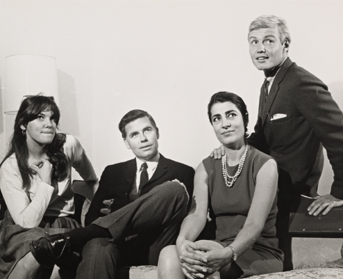 Thanks to everyone for today's #TheaterThursday #TheaterThursday! 🎭💞Join us next week, Aug. 8, for more theatre-related posts! 🎭🌹

📷 Tyne Daly, playwright Frank D. Gilroy, Irene Papas and Jon Voight in rehearsal for the #Broadway production "That Summer - That Fall". 1967.