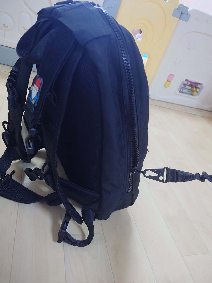 リュックからプレキャリに変身するやーつ ジョン・ウィック4の