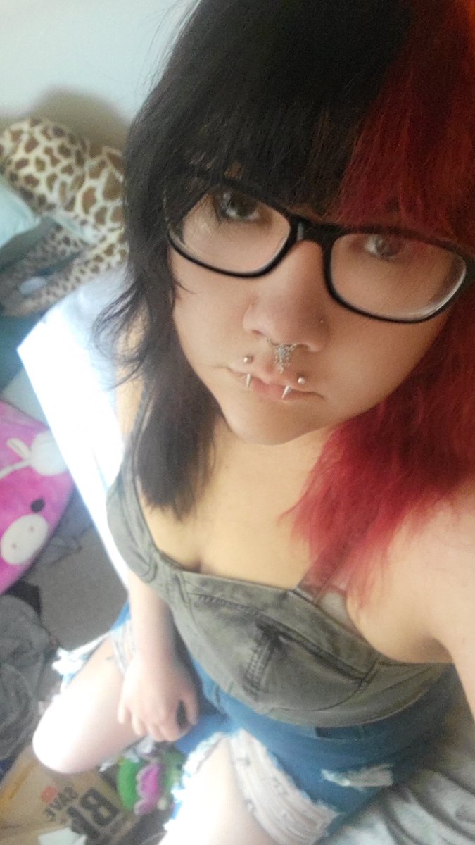 yourfavhoejas's tweet photo. Got a new piercing and new hair ๐ค #alternative #nsfwtwt #chubbyemo https://t.co/fSK8lanlmU