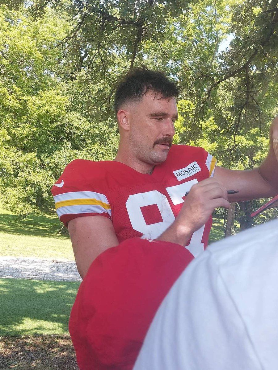 Mr. Swiftie himself ❤️ 
<a href="/tkelce/">Travis Kelce</a> is a man of the people.

 #ChiefsKingdom