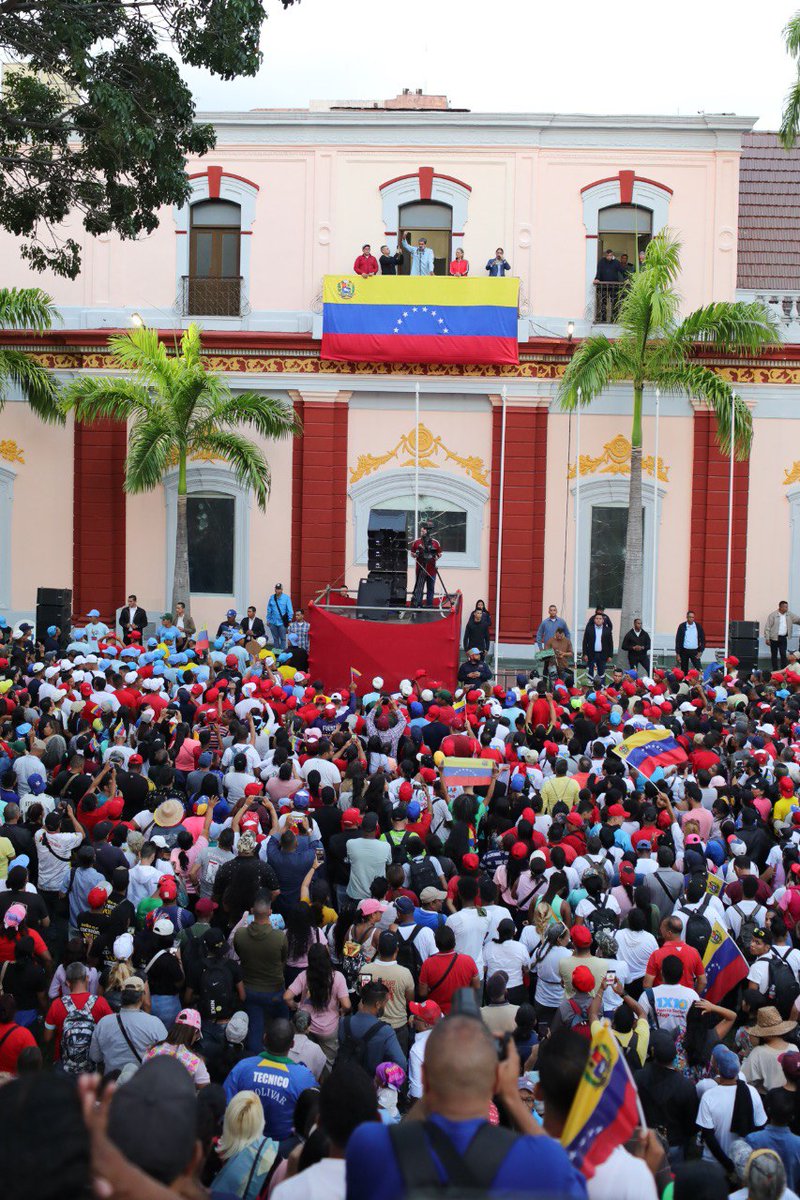 #DeInterés📰Presidente <a href="/NicolasMaduro/">Nicolás Maduro</a> anunció que se reunirá con voceros y voceras de los Comités Locales de Abastecimiento y Producción (Clap), para conversar sobre el futuro de estas instancias de organización socialista.
