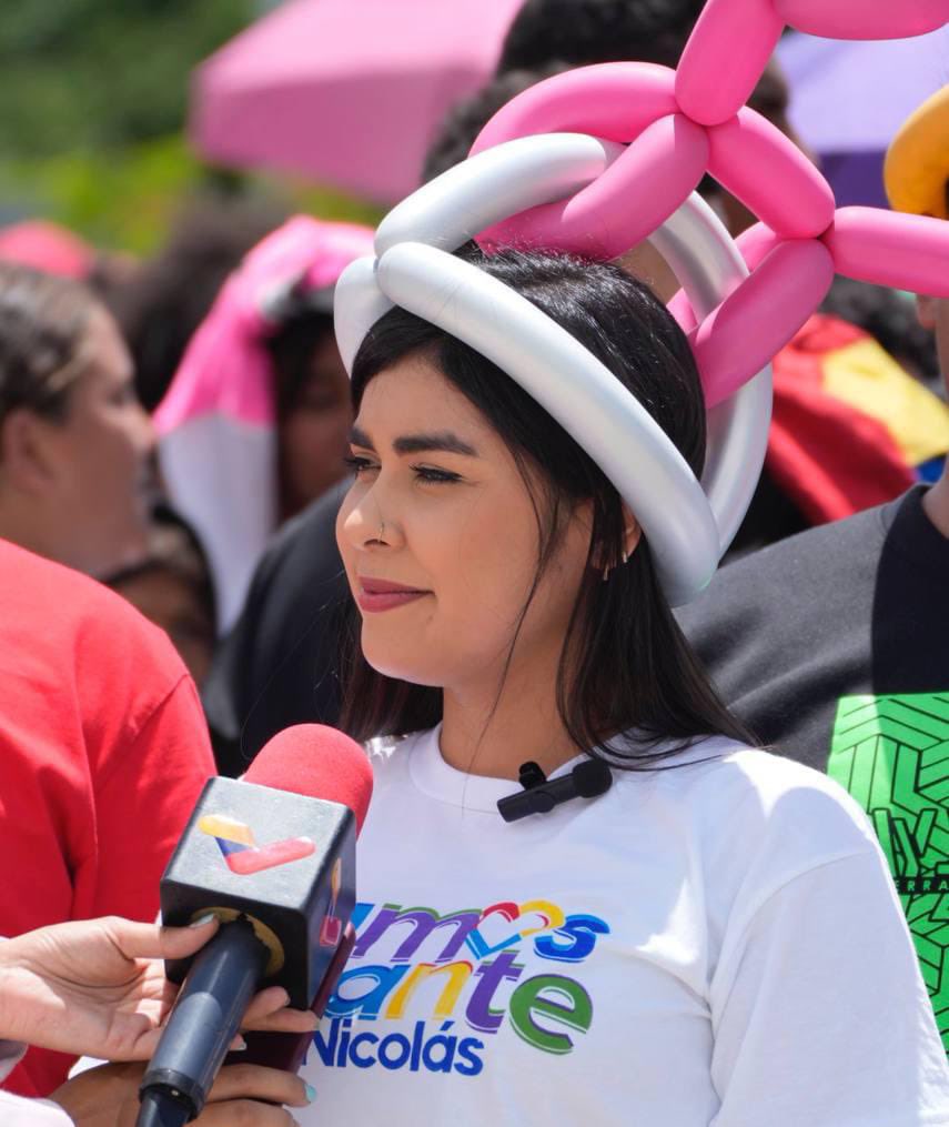 Felicitamos en nombre de la Juventud venezolana a nuestros héroes y heroínas de la comunicación de <a href="/VTVcanal8/">VTV CANAL 8</a> en su 60 Aniversario. 
Durante estos años hemos crecido juntos y nos han acompañado a dar la lucha por la verdad de Venezuela. 
¡Feliz Aniversario querida VTV!