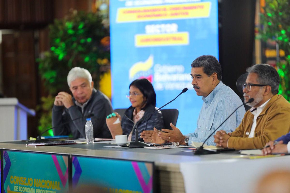 Atendamos el llamado de nuestro Presidente <a href="/NicolasMaduro/">Nicolás Maduro</a>, de trabajar aceleradamente para seguir mejorando la economía venezolana. 

Es una excelente oportunidad para elevar los índices y mostrar que con nuestro propio modelo económico, diversificado con potencial exportador,