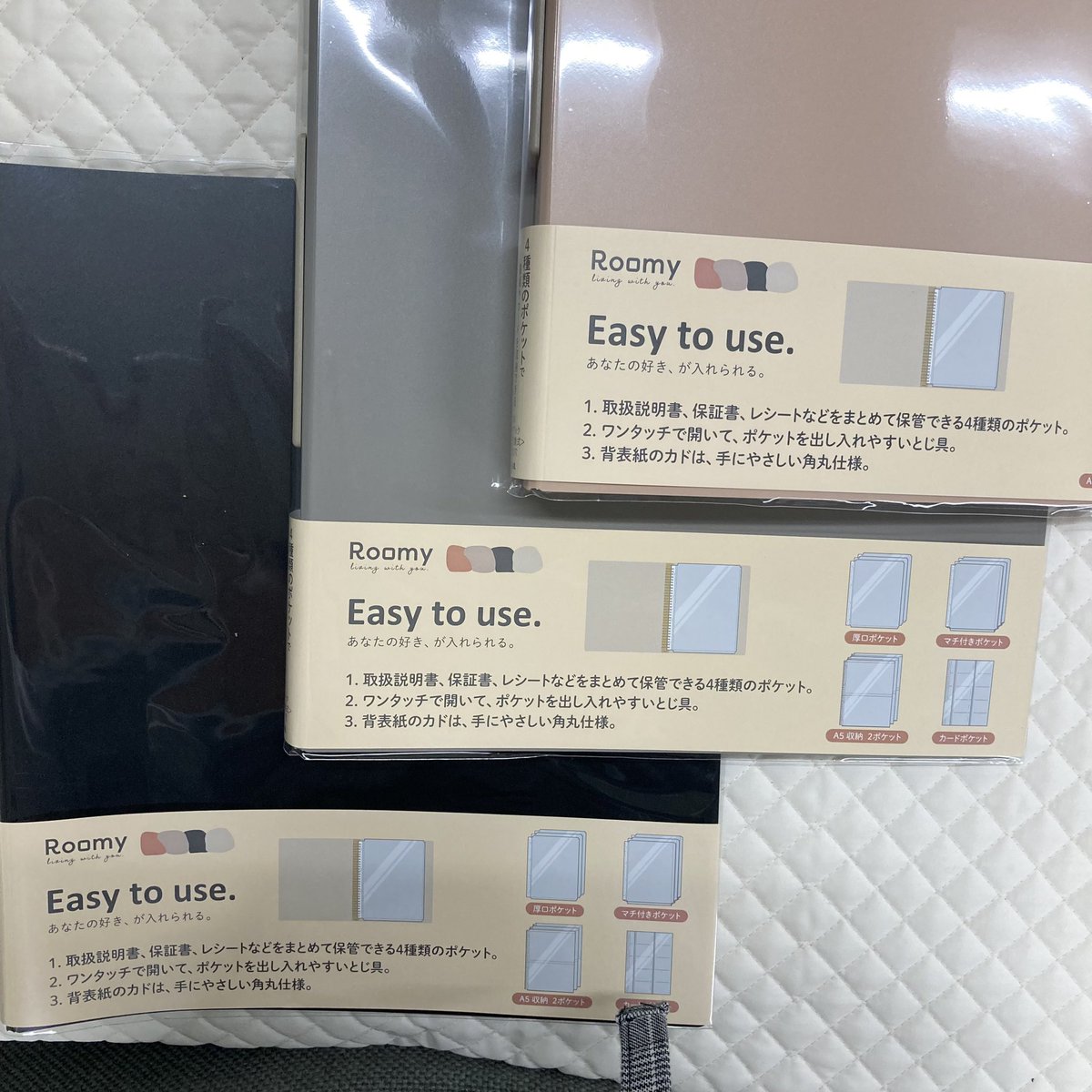 nagahama_shoten's tweet photo. ポケットが4種類入っているファイルのご紹介です
3色ございます
A4サイズで、厚口ポケット、まち付きポケット、A5サイズに分かれているもの、カードポケットです
#lihitlab #リヒトラブ #clearbook
#クリアブック https://t.co/AEa0ukJ1Zq