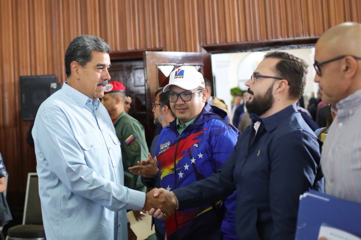 #1Ago El presidente @nicolasmaduro dirigió reunión con el Consejo Nacional de Economía, sector Agroindustrial.