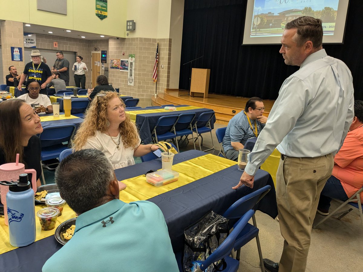 spacegirl_7's tweet image. @SMS_Wolverines The Wolverine PRIDE is back. We had an amazing 1st day. Good things are going to happen. It&apos;s the year of the Wolverine! We are the school of opportunities. Let&apos;s do this! @HaysCISD @jggomezsr @MarivelSedillo