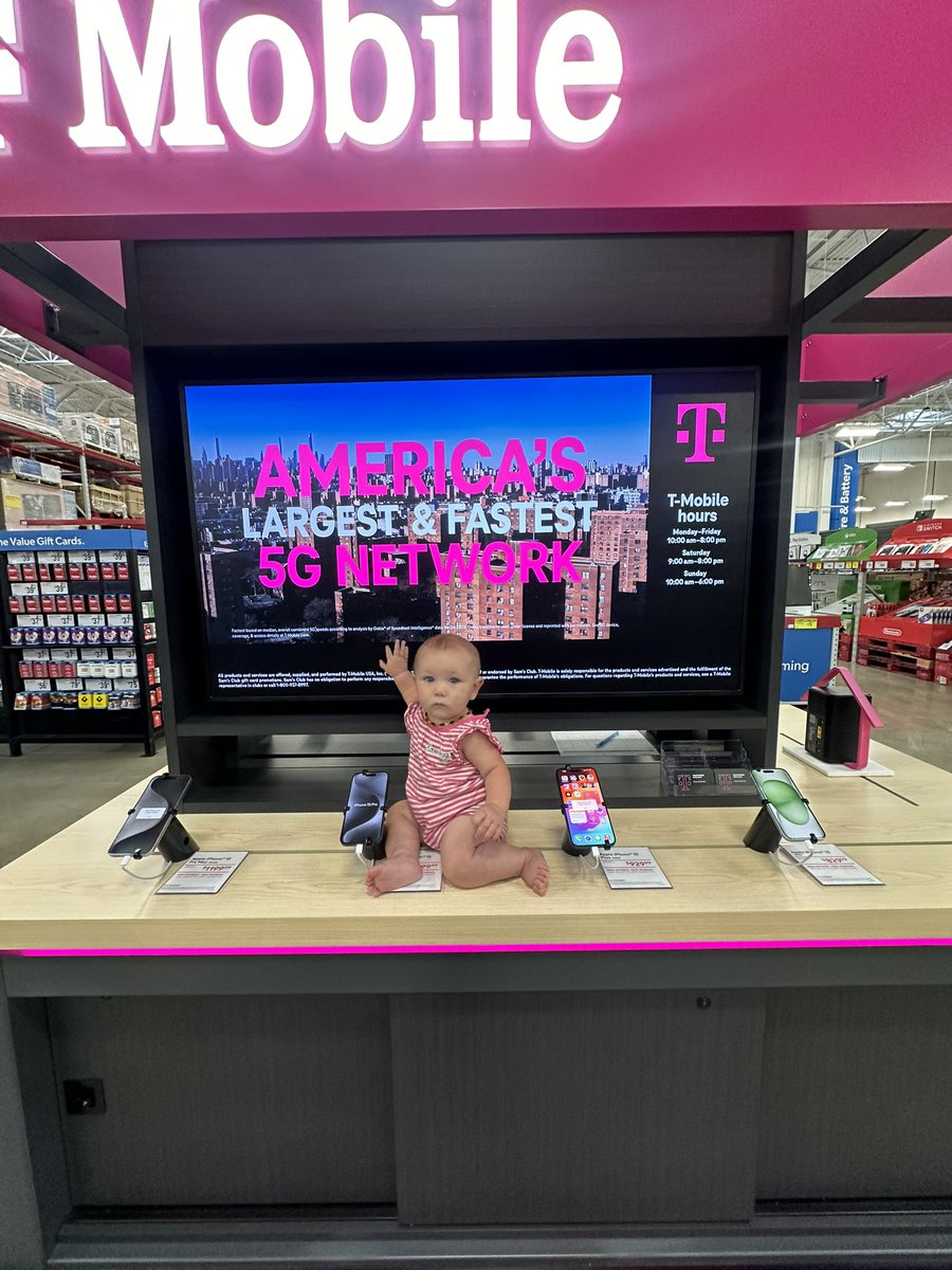 MorrisonGraham7's tweet image. Had a longer day than expected today, but it’s always a bright day when my little girl comes for a visit here at #3B70 ‼️🥳 can we get her hired as an official T-Mobile model? 😂