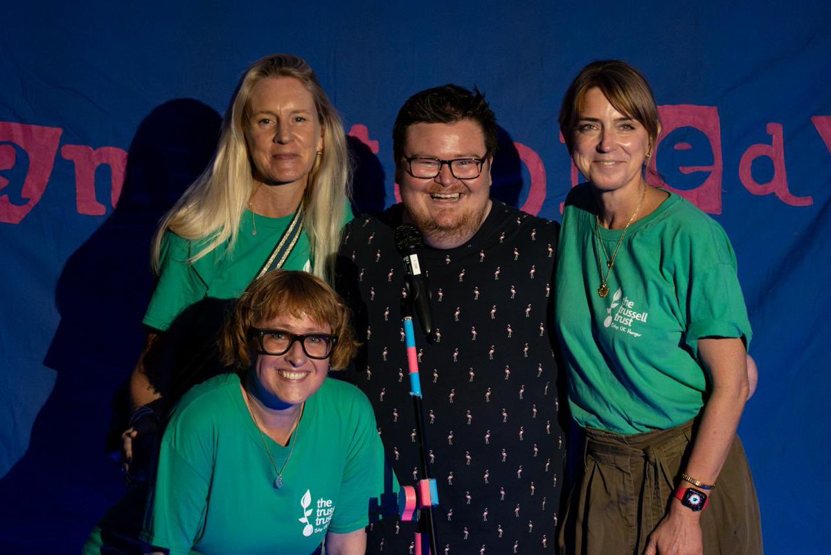 HamletComedy's tweet image. Already knew we had an audience of absolute legends but you blew us away at tonight’s gig with your generosity to @BrixtonFoodbank.

Same time next month yeah?
#dhfc