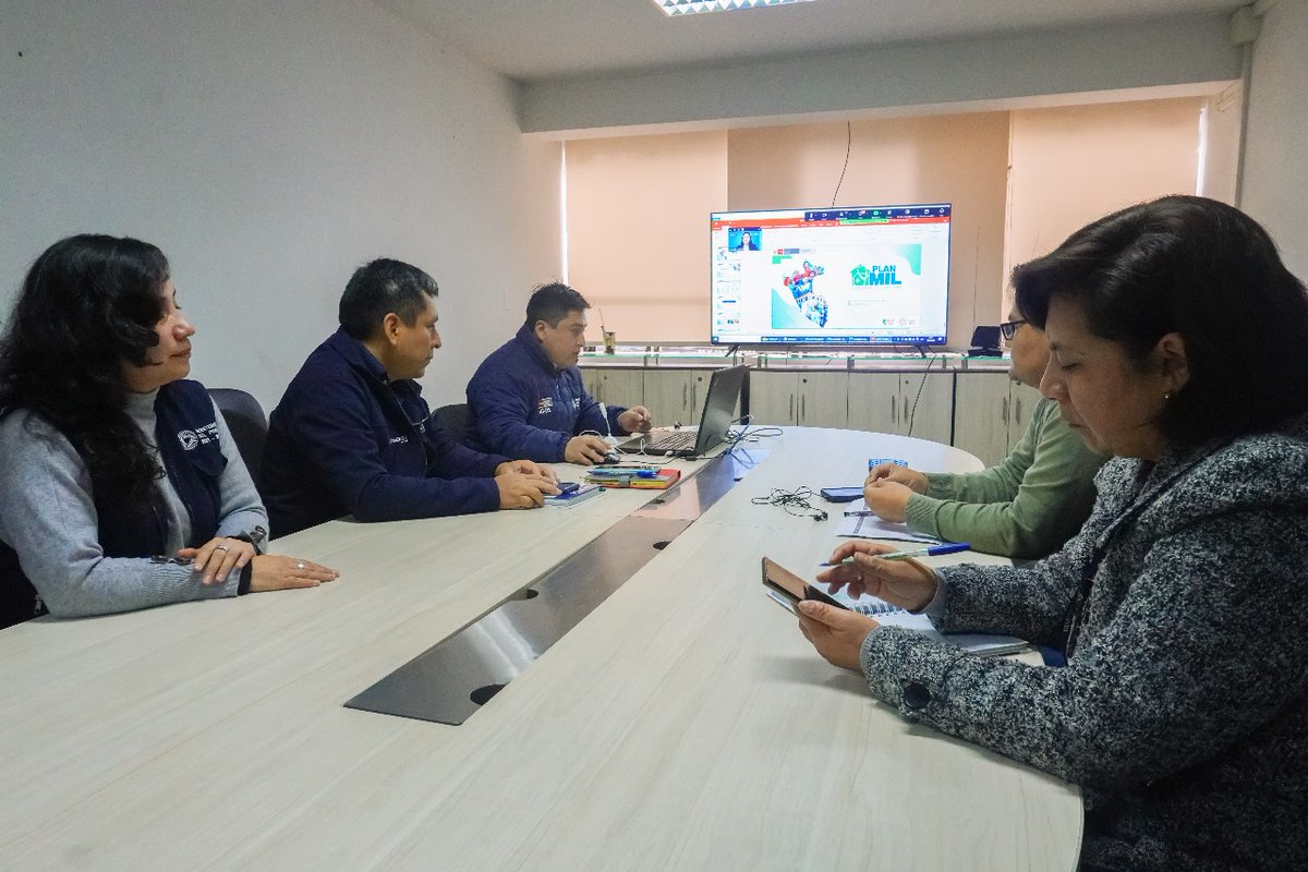 Minsa_Peru's tweet photo. #PlanMil 🏥 | El #Minsa, a través de la Dirección General de Operaciones en Salud y mediante la plataforma educativa de la Escuela Nacional de Salud Pública, organizó la tercera videoconferencia nacional para capacitar a autoridades regionales de salud en la implementación de intervenciones integrales, con el objetivo de mejorar los servicios de salud. De esta forma, se reafirma el compromiso para fortalecer el primer nivel de atención. ✅