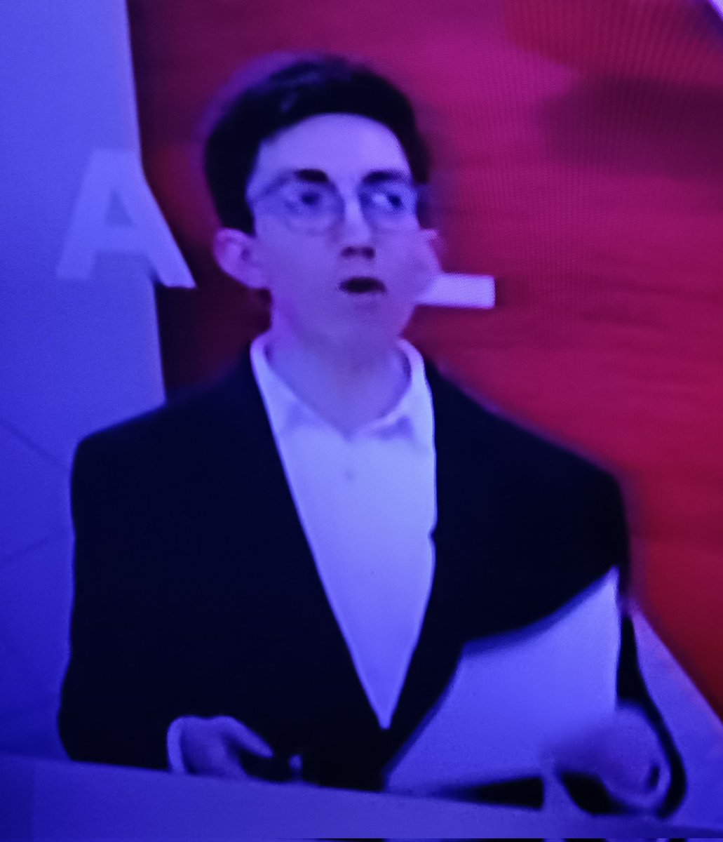 alexcanete's tweet image. Hace años no sabía de #McLovin que bueno siguió estudiando y empezó a trabajar en @TVN