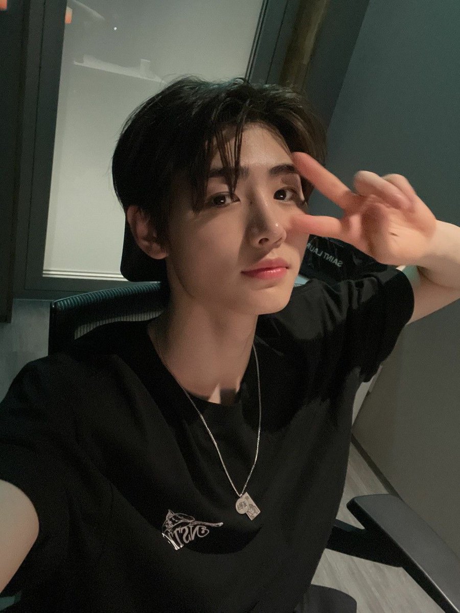 ── .✦ looking for interactive #moots 
- aurora | 
- she / her 
- infp
- enhypen, skz, moa, pado, p1ecw, atiny, onedoor and more. any fandoms are welcome! 
- #stantwt #kpoptwt 

♡ / ⟳ are highly appreciated!