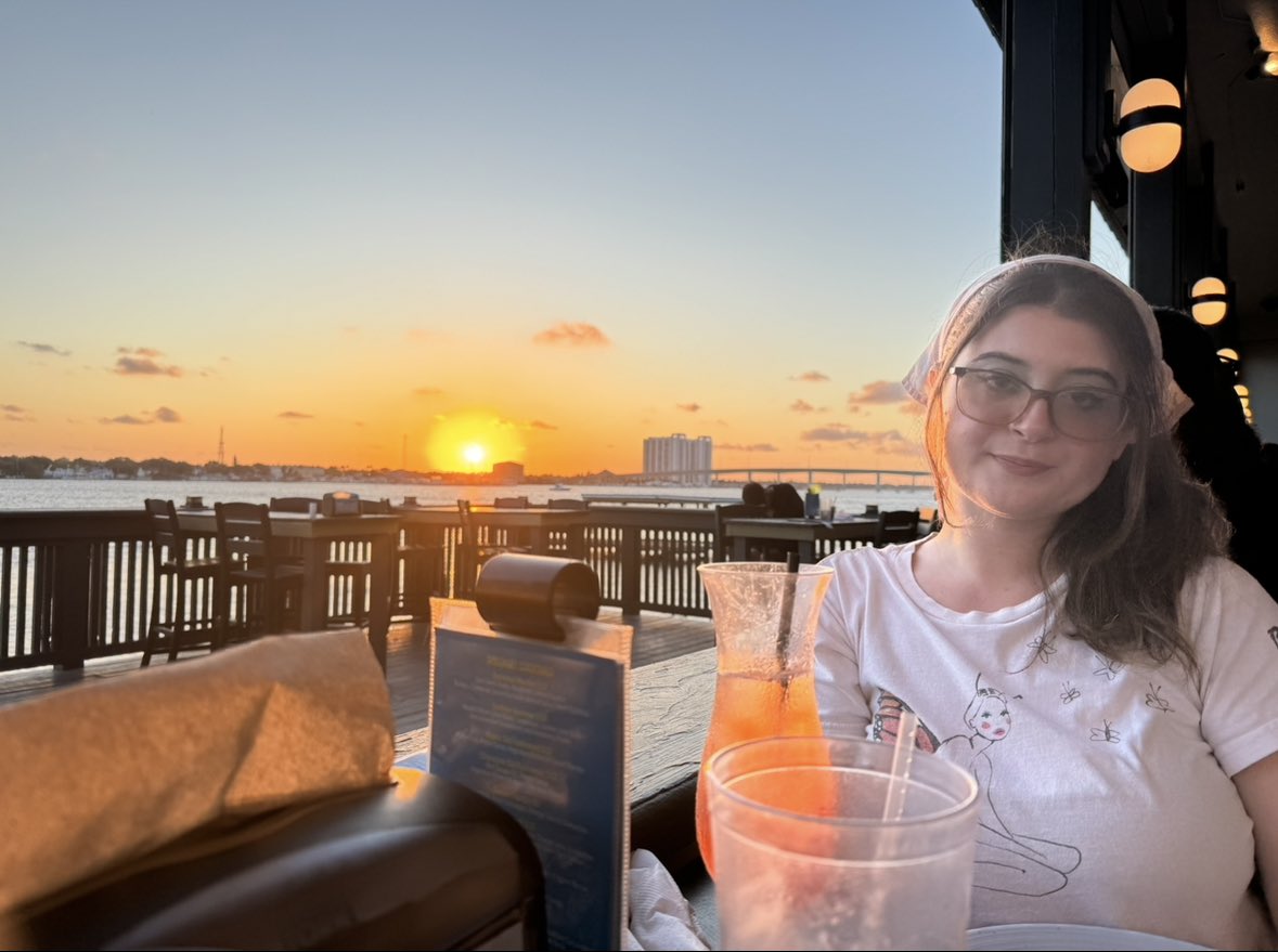 caffro517's tweet photo. national girlfriend day💛 https://t.co/CWBCJorrse