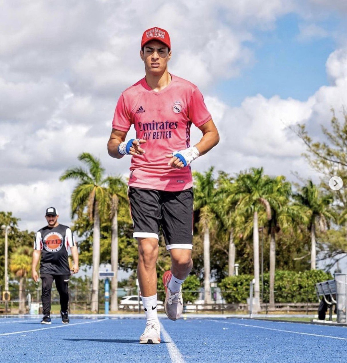 GT7zA-EW8AA3hZJ?format=jpg&name=large