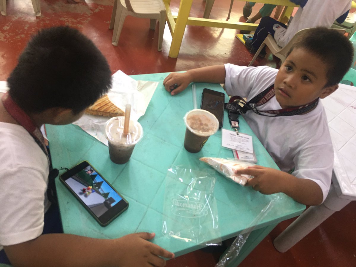 KissEdGoldHeart's tweet photo. Snack time 🧋🥪 
Prepared by our friends from PALAMilk Tea

#KissEdGoldenHeart #BalikEskwela #PALAMilkTea #MilkTea #Sandwich https://t.co/zINskvumKG
