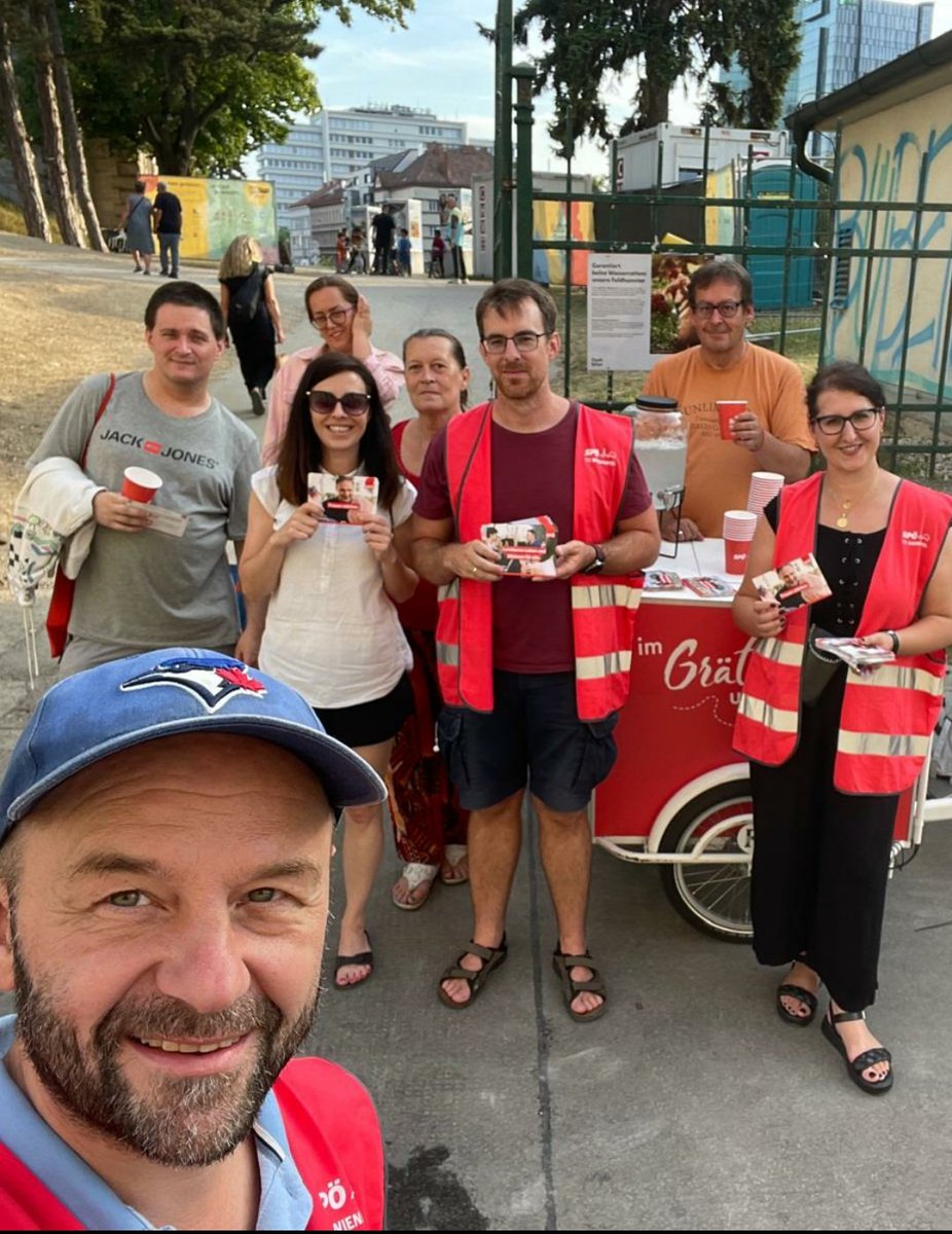 funevita's tweet image. Gestern Verteilaktion der Sektion #Wasserturm.
Bis auf eine Wutgrüne ( &quot;Solange auf der Triester Strasse Autos fahren wählt sie die SPÖ nicht🙃)
Und einen &quot;Frauenrechte ja, aber lieber mit der FPÖ 🤯&quot;
durchwegs positives Feedback!