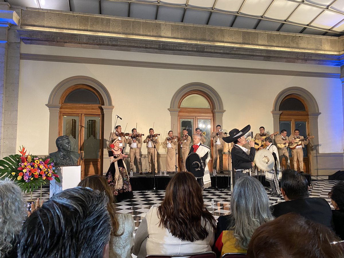 Sergio Peraza ESCULTOR tweet media