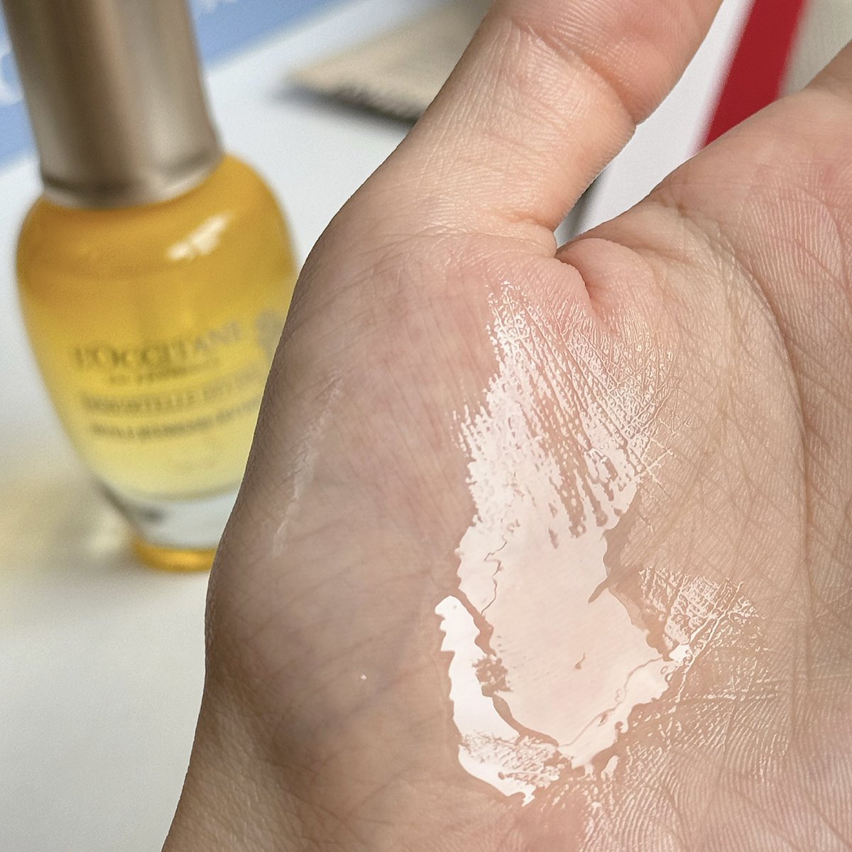 soundkaoreview's tweet photo. ที่สุดของความผิวกระชับ รูขุมขนเบียด! มงลงๆๆที่ตัวนี้ Immortelle Divine Youth Oil เป็นออยล์ที่เบามากกก ทาแล้วซึมไวไม่หนักไม่เหนอะ คุณภาพค่ดแน่น! ใครกลัวการใช้เรตินอล มาลองตัวนี้ ประสิทธิภาพเทียบเท่า แต่อ่อนโยนกว่ามากกกกกก ตั้งแต่ใช้มา รูขุมขนคือเบียดขึ้น ตื่นมาคือหน้าฟูนุ่มเว่ออ https://t.co/BcjZGoJjNg