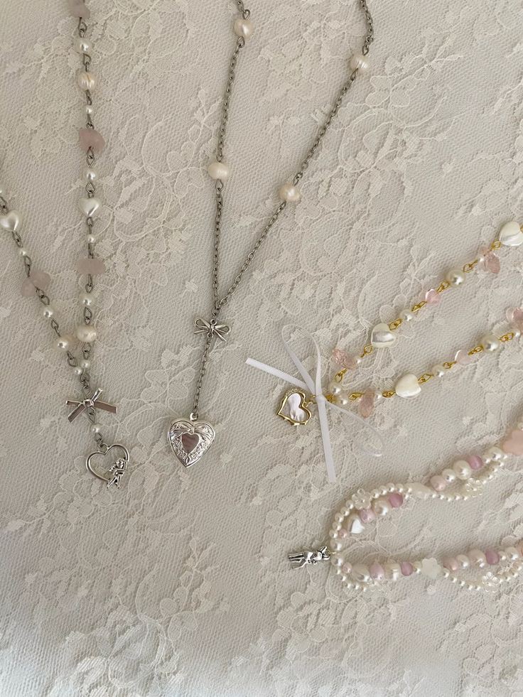 pretty necklace for you 𐙚

— a thread