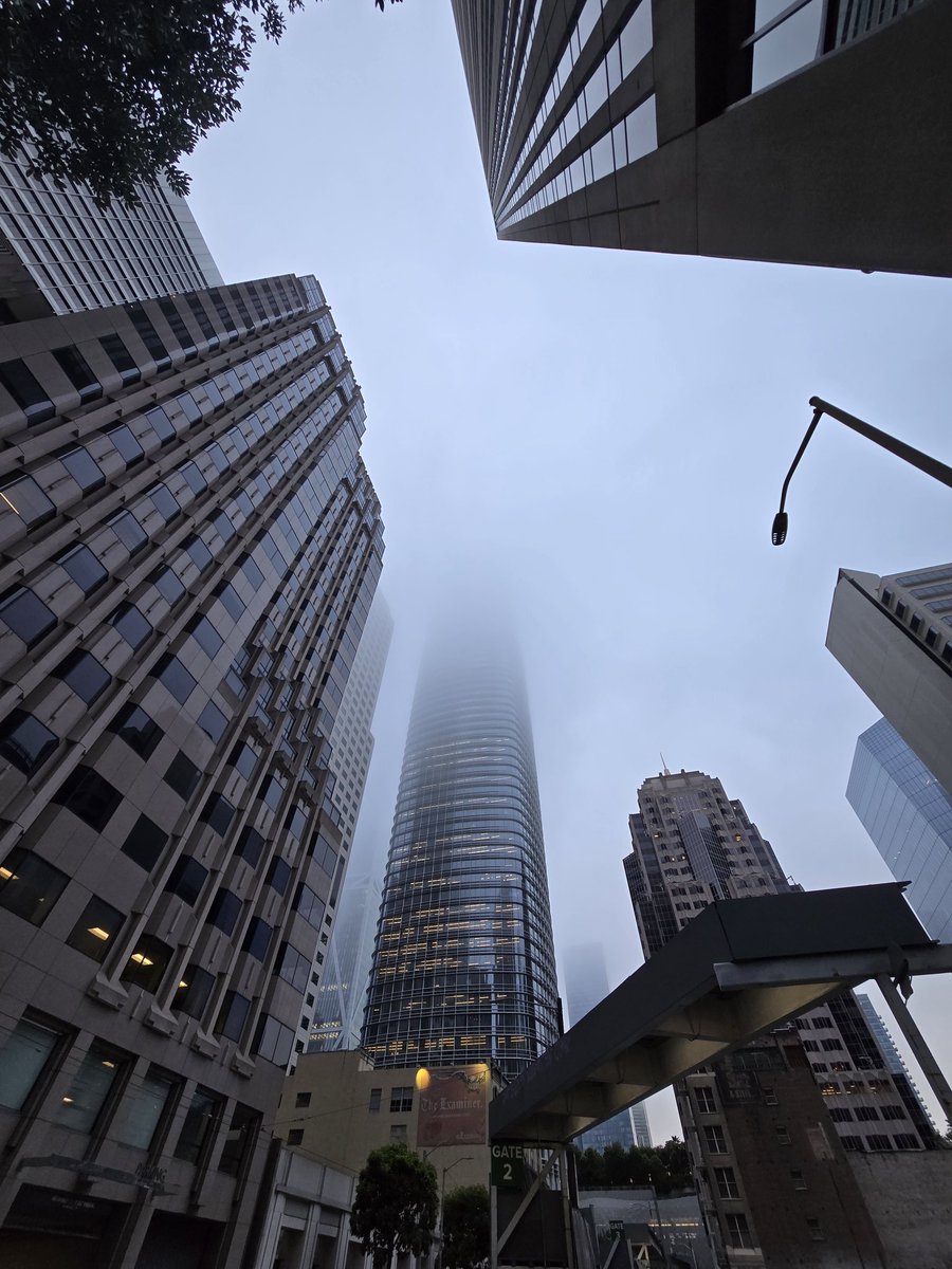 kelvinthomas91's tweet photo. @KarlTheFog doing their magic https://t.co/8LT9Fs6Hmu
