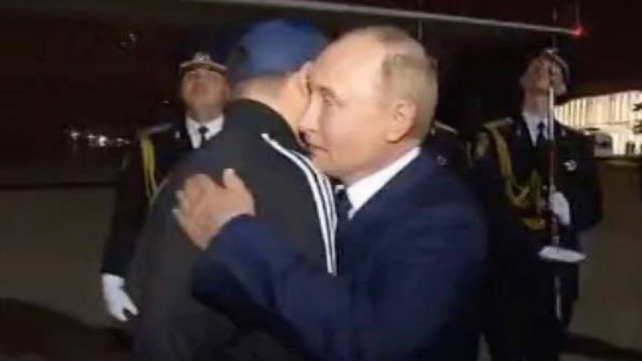 Хүн алах зорилготой томилж явуулаад, 

буцаж ирэхэд нь бүр нисэх буудалд угтаж авлаа.