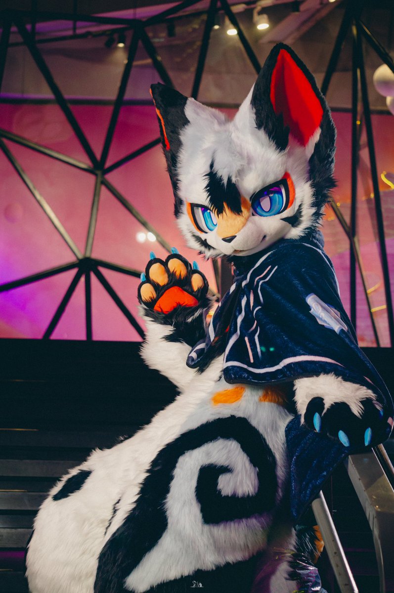 Jeffrey86334455's tweet photo. #FursuitFriday 
釉子的第一次毛五那就发两张吧
���：@pio1840708 https://t.co/he3bI7JRvz