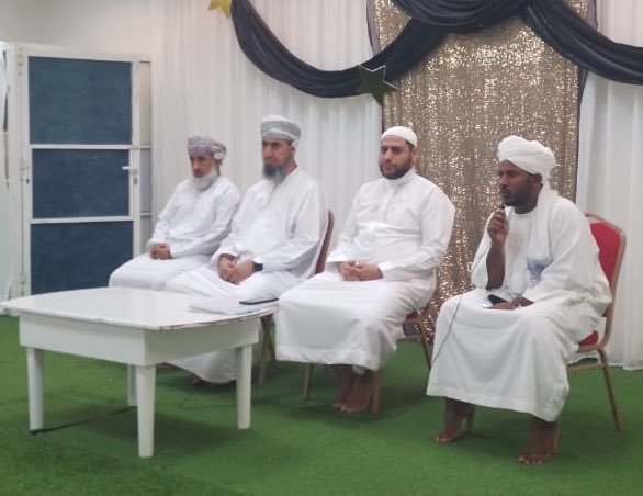 جانب من الحفل الختامي لبرنامج (الذكور) الصيفي بمركز أدم القرآني التابع للجمعية العُمانية للعناية بالقرآن الكريم.
كلمات ذهبية ونصائح مهمة لبقاء حفظ القرآن من أساتذة البرنامج الذهبي بعد الافتتاح بآي الذكر الحكيم وكذلك تم الاستماع لآراء الطلبة حول البرنامج ومقترحاتهم للتحسين.