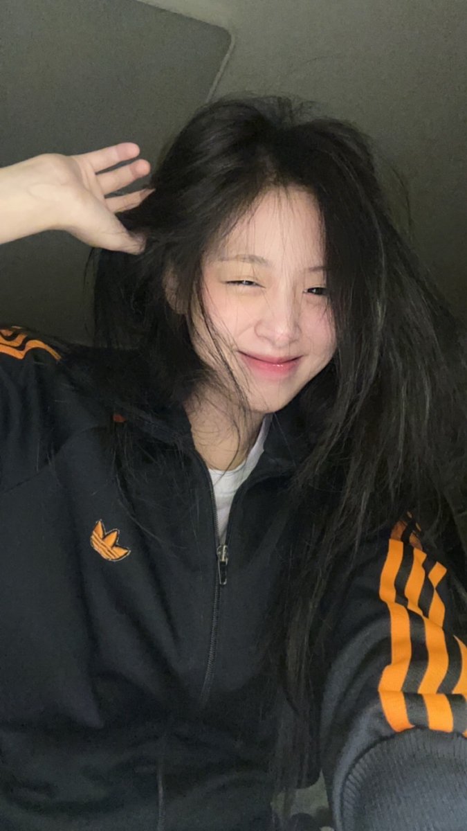 ahyeonpicture's tweet photo. ahyeon weverse update https://t.co/eZQa3BSq8p