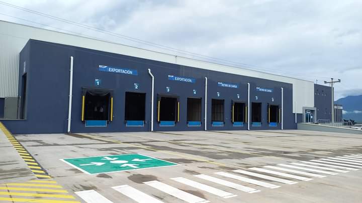 ComayaguaMuni's tweet photo. #Desarrollo: Después de muchos años de gestiones realizadas por el #AlcaldeCarlosMiranda y algunos empresarios de Comayagua, Autoridades del Gobierno de la República, #inauguraron la #Terminal de #Carga Aérea del #Aeropuerto Internacional de #Palmerola. https://t.co/TVGzoTyIm2 https://t.co/41xeYqTt5f