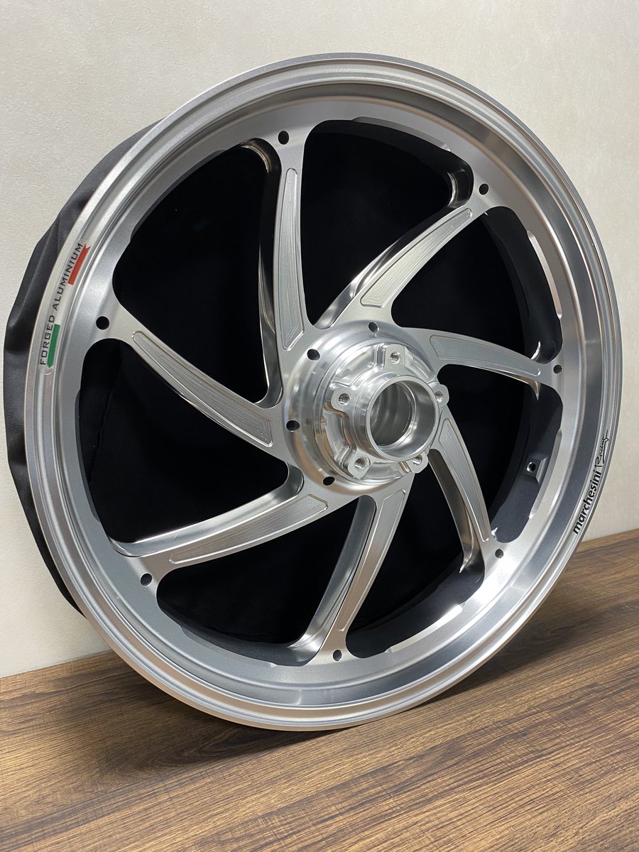写真撮影しただけ、完全新品。値段相談可ZRX1200DAEG マルケジーニM7RSホイールアルマイトゴールド 写真撮影しただけ、完全新品。値段相談可ZRX1200DAEG マルケジーニM7RS