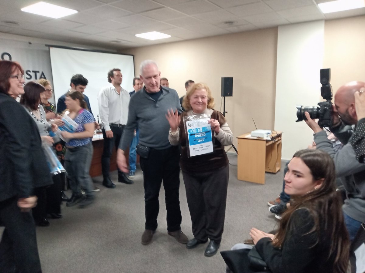 LaCorrienteHist's tweet photo. Participamos del lanzamiento del curso de formación política del PJ Ciudad y de la entrega de diplomas a las autoridades del PJ Comuna 1. Felicitaciones compañera Edith Oviedo, Secretaria de la Tercera Edad. @GafiFuks @juanpaparedes https://t.co/qU8UzyJSUt
