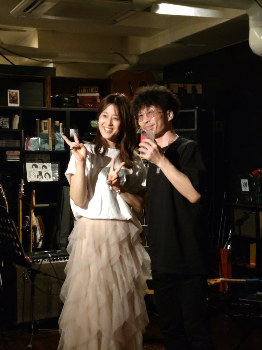 haruwakazepoyo's tweet photo. ノラネコ食堂で軽く食べてからMO:GLAで風友さんの娘さんRISAちゃんのライブ♪
美人で歌も上手くてMCは面白くて最高✨楽しかったです！
ギターの井野アキヲさんも素敵でした✨
#RISA
#井野アキヲ
#MOGLA https://t.co/riqKOqFy8a