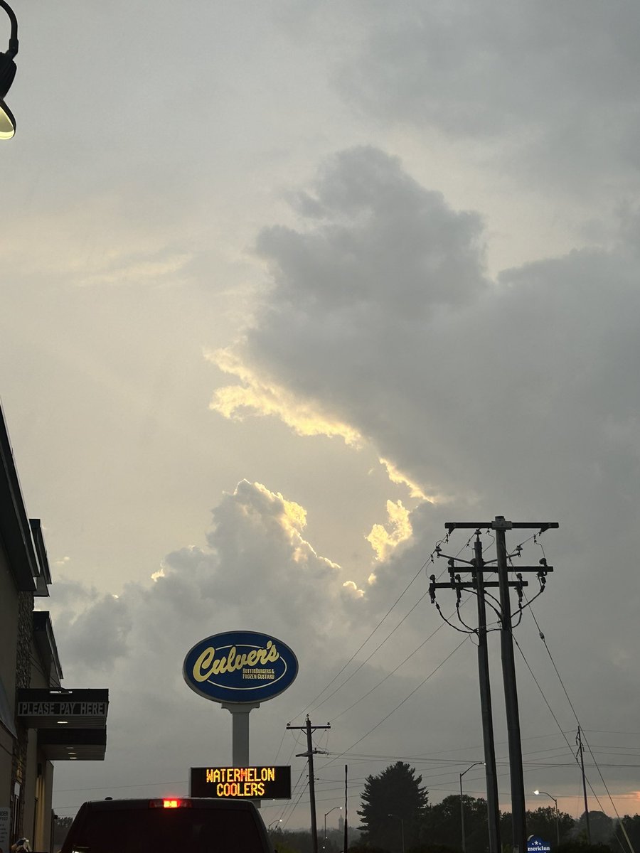 _samalamajama's tweet photo. @culvers 🤍💙 https://t.co/qBRIqMP2cV