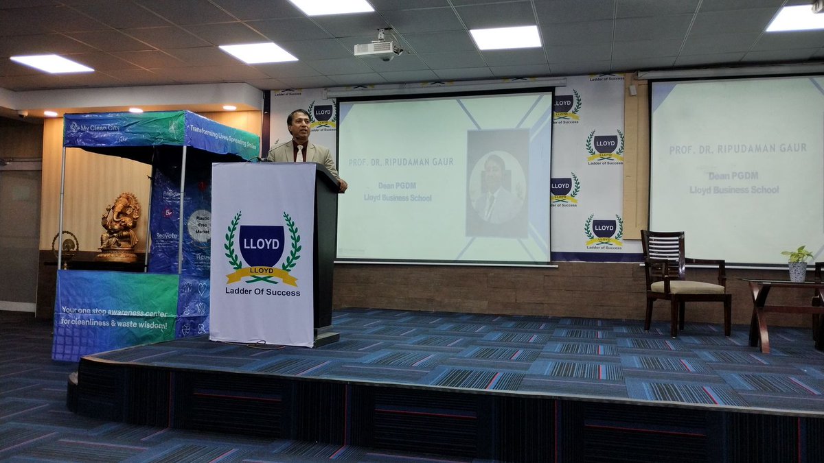 Team #GNIDA,  successfully held a #SingleUsePlastic free campaign awareness drive at LLOYD Business School, Knowledge Park 2. Students, faculty, and staff actively participated, taking an oath to reduce plastic usage and adopt sustainable practices.
#MyCleanCity
