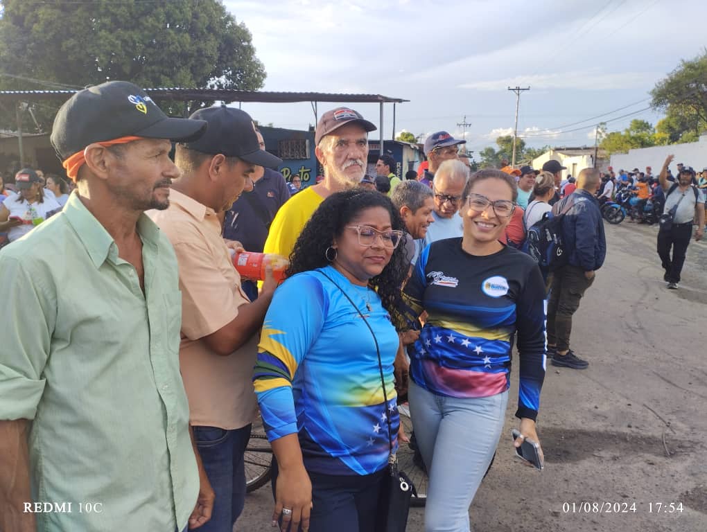 BolivarMrt4's tweet photo. ¡VAMOS PA'LANTE MI GALLO NICO!

Con amor, alegría, disciplina y mística revolucionaria, nuestra militancia rebelde del Mpio. @TupamaroCaroni_ dijo presente en la caminata en respaldo a la reelección de nuestro Pdte. @NicolasMaduro, 

#PuebloDeJustucia https://t.co/5ZlqF5y3ts