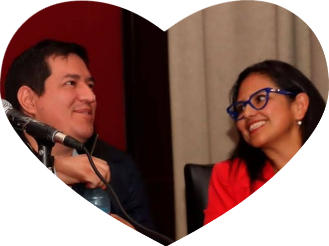 "Juntos, un día entre dos, parece mucho más que un día
Juntos, amor para dos, amor en buena compañía
Si tú eres así, que suerte que ahora estés junto a mí"