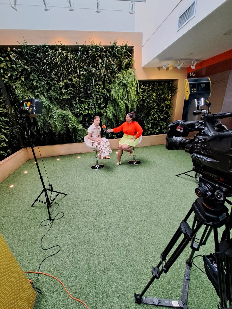 Entrevistando a Olga Tañon para la Edición Mediodía y Estelar de Telemetro Reporta.