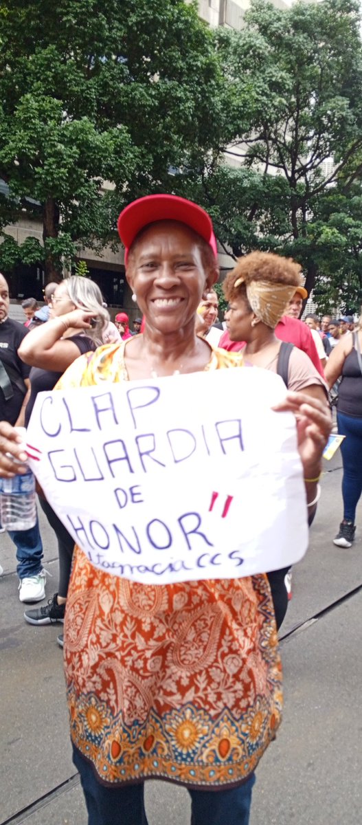 Los #CLAP en la calle salen en defensa de la victoria de <a href="/NicolasMaduro/">Nicolás Maduro</a> como el Presidente de todos los venezolanos 

📦🥖📦🥖📦🥖📦🥖📦🥖
#ClapPazYVictoria
#PuebloDeJusticia
#ClapPatriaYPaz