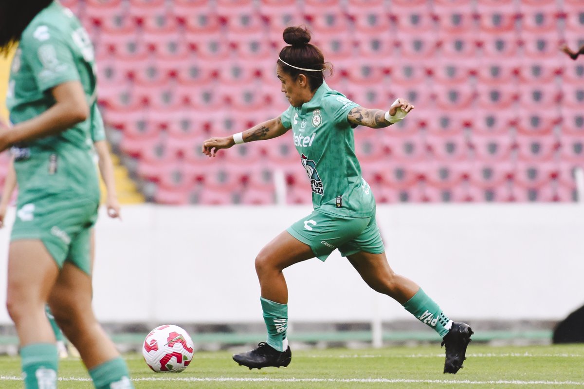 clubleonfemenil's tweet photo. #J4 I #ATLvsLEO

⏰26'

Nuestro equipo cómo en la cancha y luchando por la ventaja. ¡Venga fieraaaaas! 

🔴0-0🦁

#RugeConEllas 💚 https://t.co/twPTlaDLPk