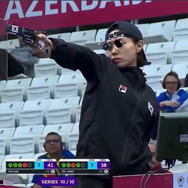 bsideup's tweet image. AI-powered developer vs the good old one: