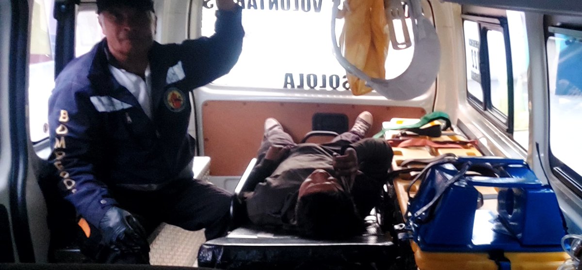 En el km. 135 ruta interamericana, derrapó motociclista; Bomberos Voluntarios de la 42 compañía de Totonicapán,  auxiliaron al paciente, trasladándolo al Hospital de Sololá.-
#CVBalServicio