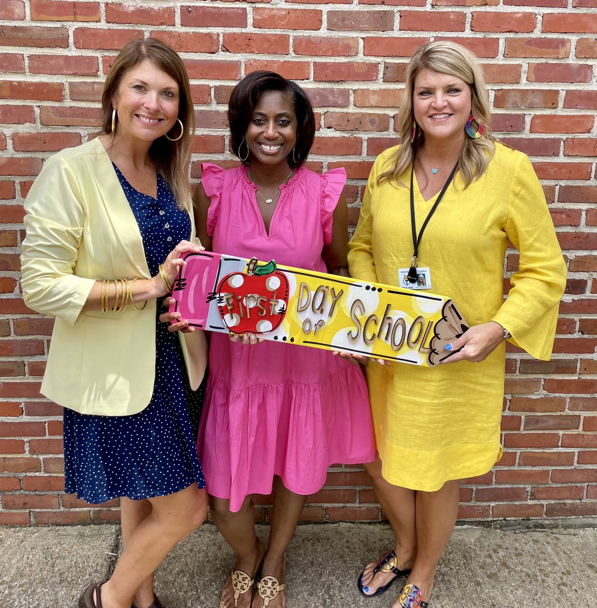 mandysamples's tweet image. Happy First Day of School! #bethestandard #TeamDCS