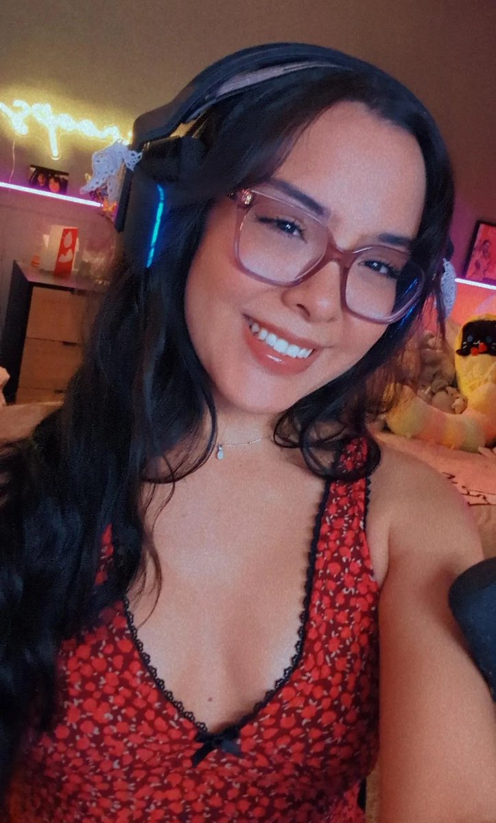 Banananoops's tweet image. 3 YEAR SUBATHON GOING LIVE 🎉♥️
twitch.tv/banananoops