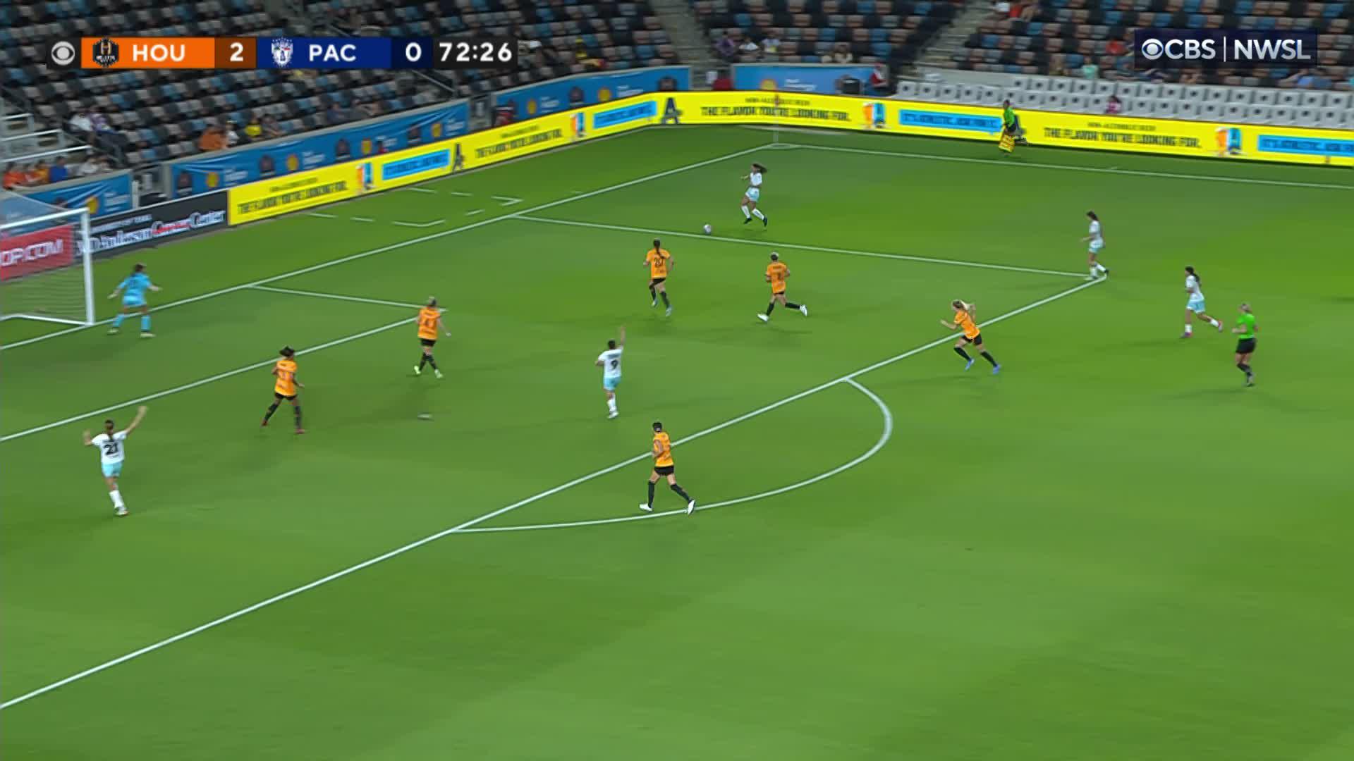 Heather Hinz with a phenomenal save to keep Pachuca off the board!!