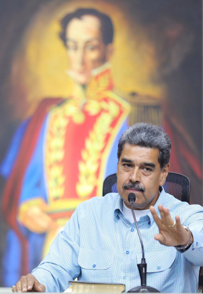 #DeInterés📰 "Estados Unidos debe sacar sus narices de Venezuela, porque el pueblo soberano es el que manda en Venezuela, el que pone, el que decide", aseveró el jefe de Estado <a href="/NicolasMaduro/">Nicolás Maduro</a>, al recordar el ataque cibernético del que fue objeto el Consejo Nacional Electotal