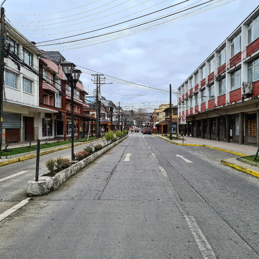 "El dolor de dejar ir a alguien nunca es tan doloroso como aferrarse a alguien que ya se ha ido".
Rosario Castellanos
