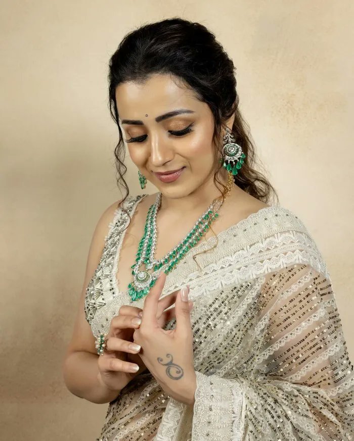INDACTRESSPIC's tweet photo. This Week Gonna Watch My Queen #TrishaKrishnan through #Brinda already started Watching #BrindaOnSonyLIV
#SouthIndianBeauty #TollywoodActress
#TrishaFans #GorgeousTrisha
#QueenofHearts #Trisha
#TrishaLove #TrishaKrishnanhot
#StylishDiva #TrishaForever https://t.co/jOGolXclAa