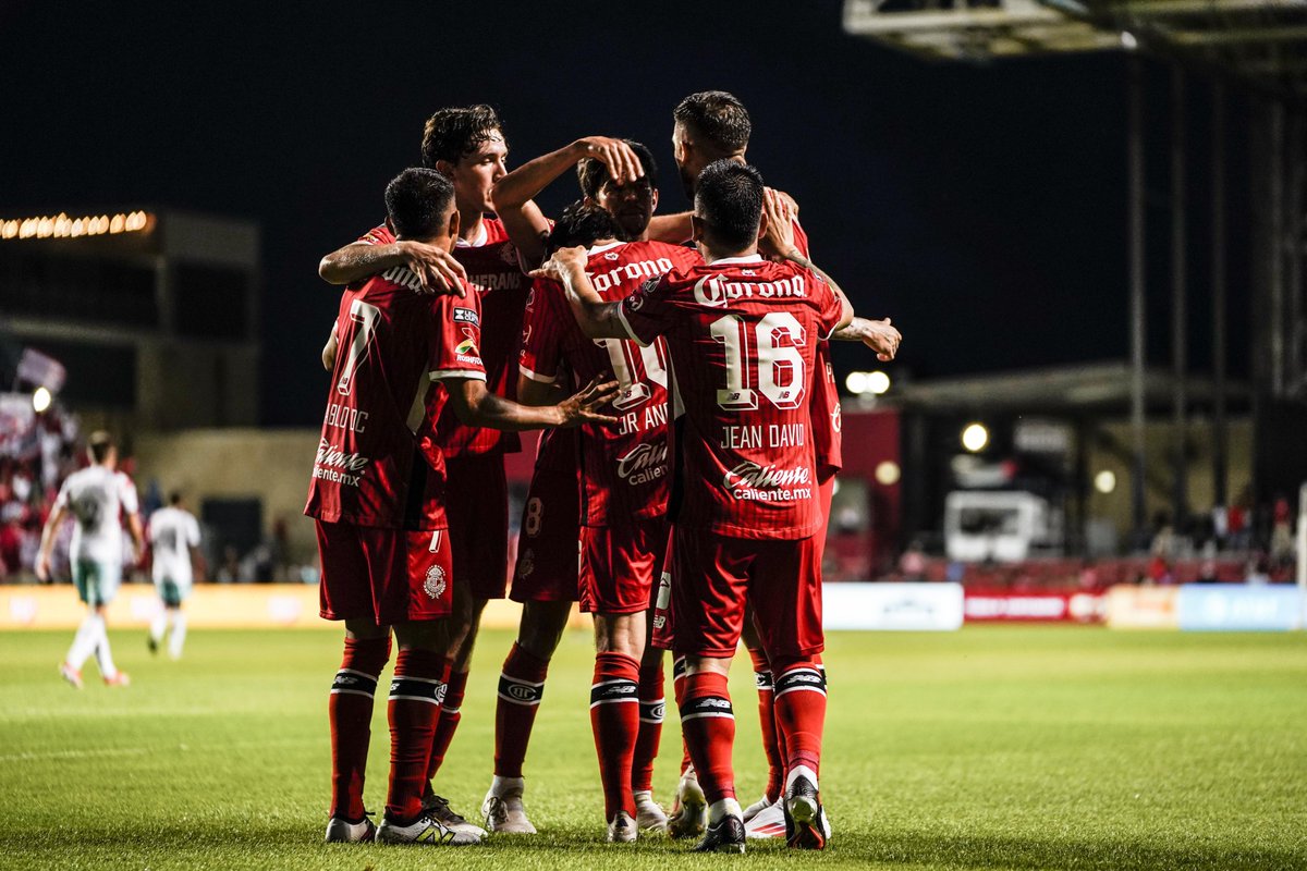 TolucaFC's tweet photo. 📸👹| ¡Las postales del primer tiempo en el SeatGeek Stadium! Lo estamos ganando 2-1 al medio tiempo.

#TodosJuntos | #LeaguesCup2024 https://t.co/pZsL5AgAF6