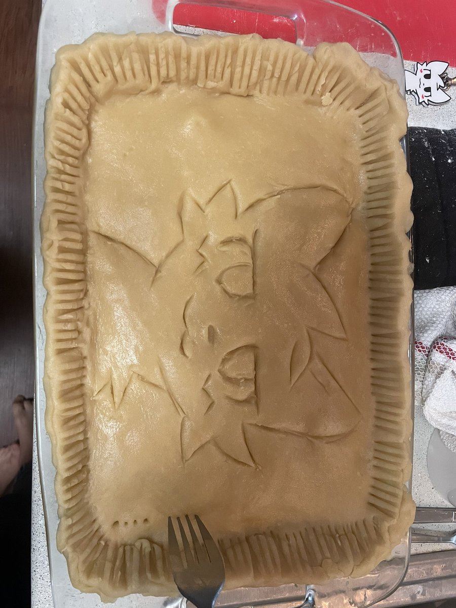 Epic_RedPandas's tweet photo. “Babe I made you a pie” the pie in question https://t.co/YesumD3Ui9
